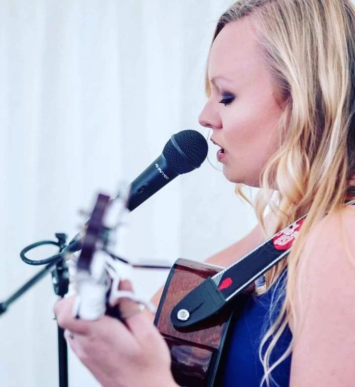 Acoustic Singer Nottingham, Hannah Marshall Music performing at an event