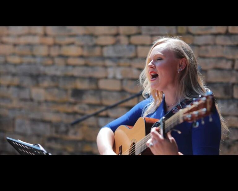 Acoustic Singer Nottingham, Hannah Marshall Music performing at an event